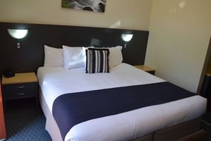 Deluxe King Room   Taree Motor Inn | Deluxe King Room - Taree Motor Inn | Deluxe King Room